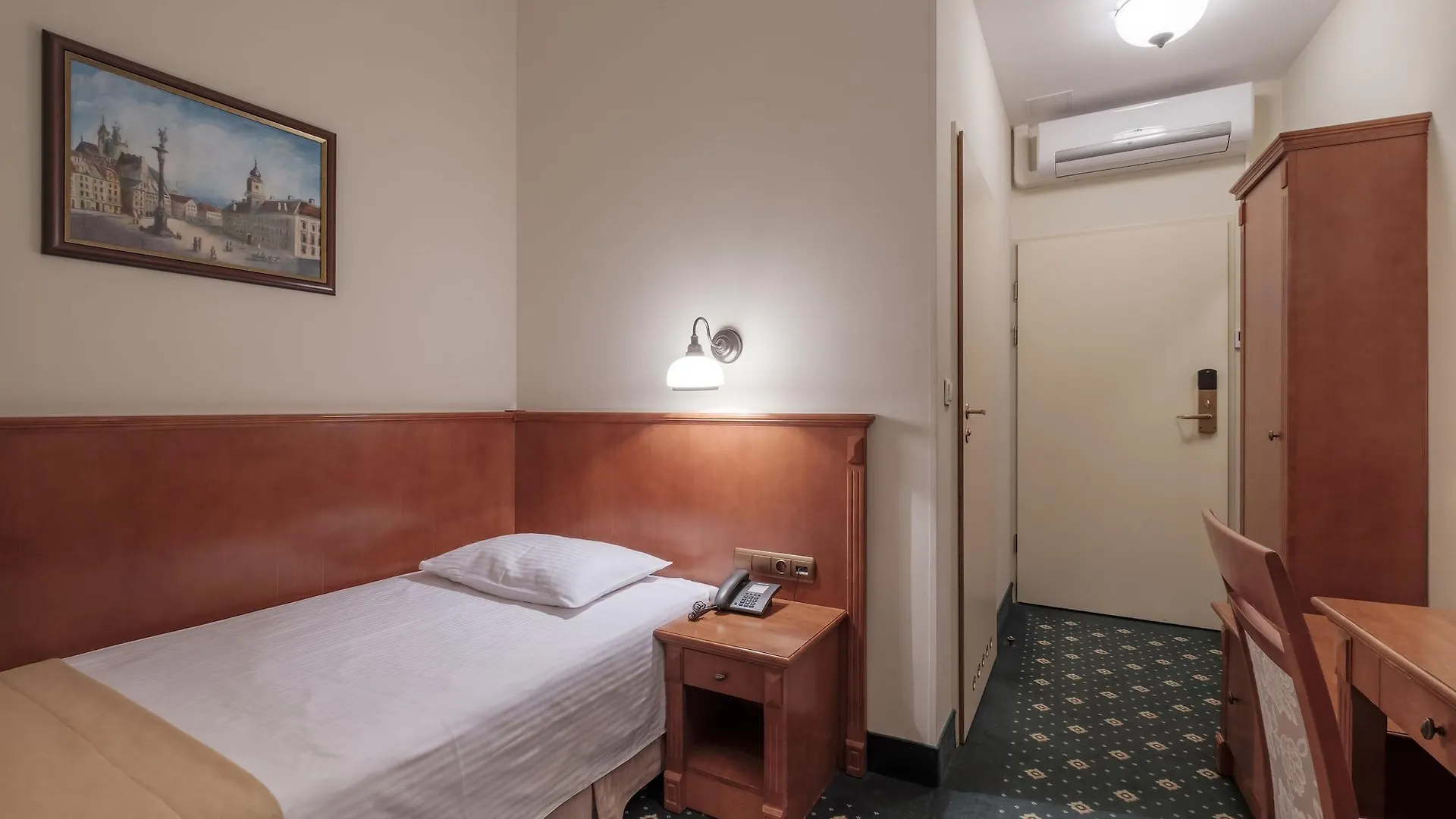 ***  Hotel Hetman Varsó Lengyelország